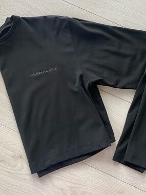 Alphalete Black Cropped Long Sleeve Logo Top
